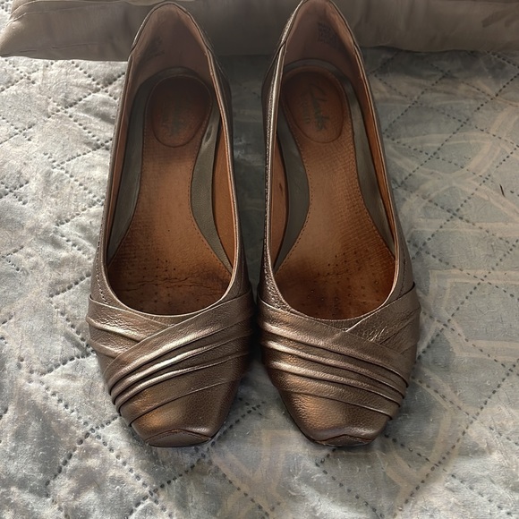 Clark, gold, one and a half inch wedge heel - Picture 3 of 5